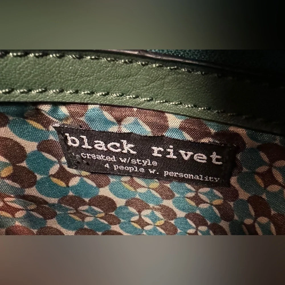 Black Rivet Green Faux Leather Crossbody Purse Multiple Sections 9”x10”x1.5” - Picture 8 of 14